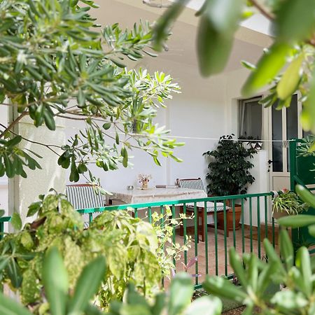 Room Tai - Spacious And Comfy With Private Terrace Hvar Town Bagian luar foto