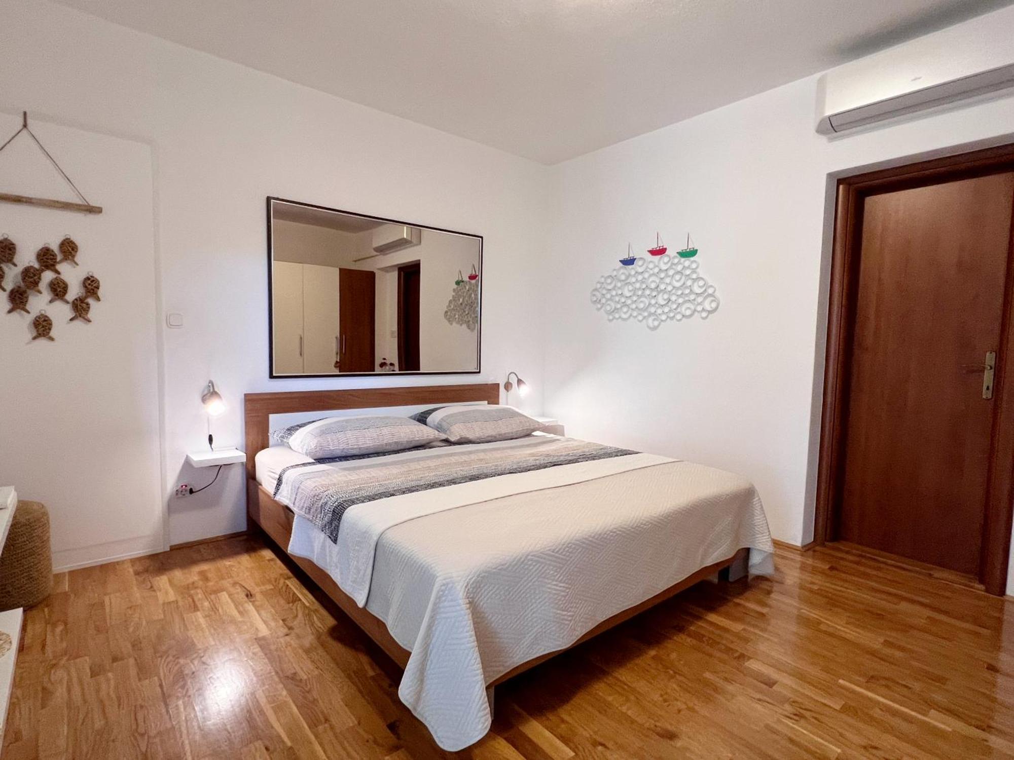 Room Tai - Spacious And Comfy With Private Terrace Hvar Town Bagian luar foto