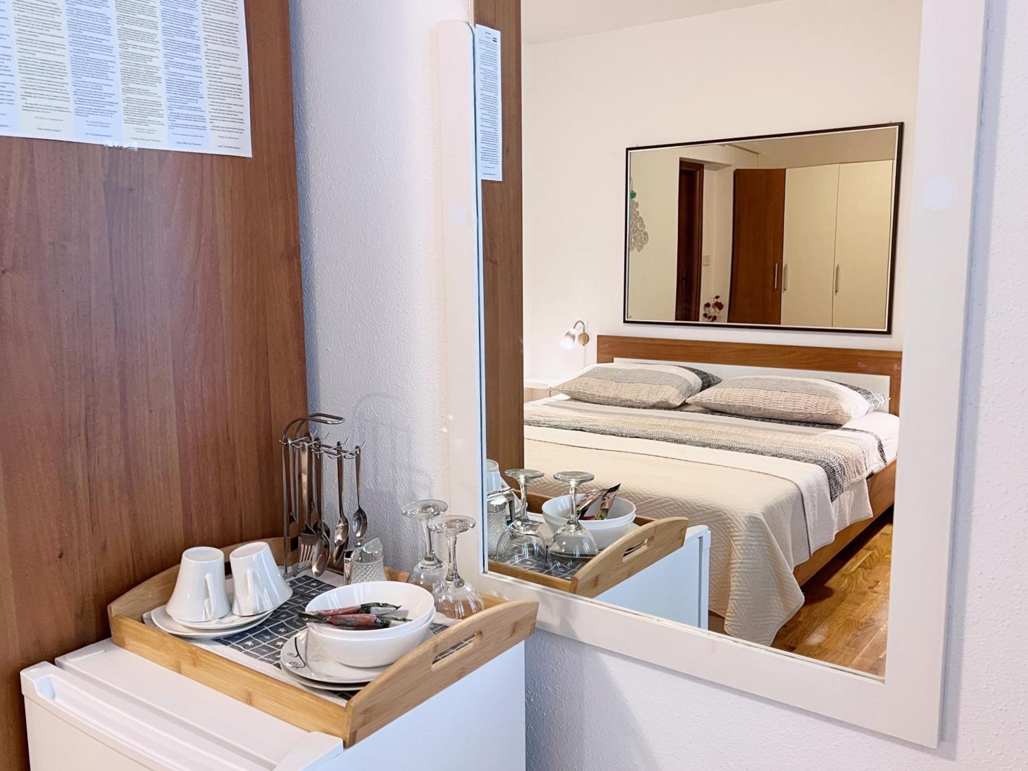 Room Tai - Spacious And Comfy With Private Terrace Hvar Town Bagian luar foto